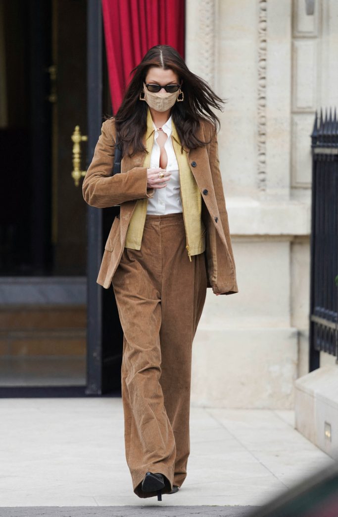 What to wear with corduroy pants (Complete Guide for Women)