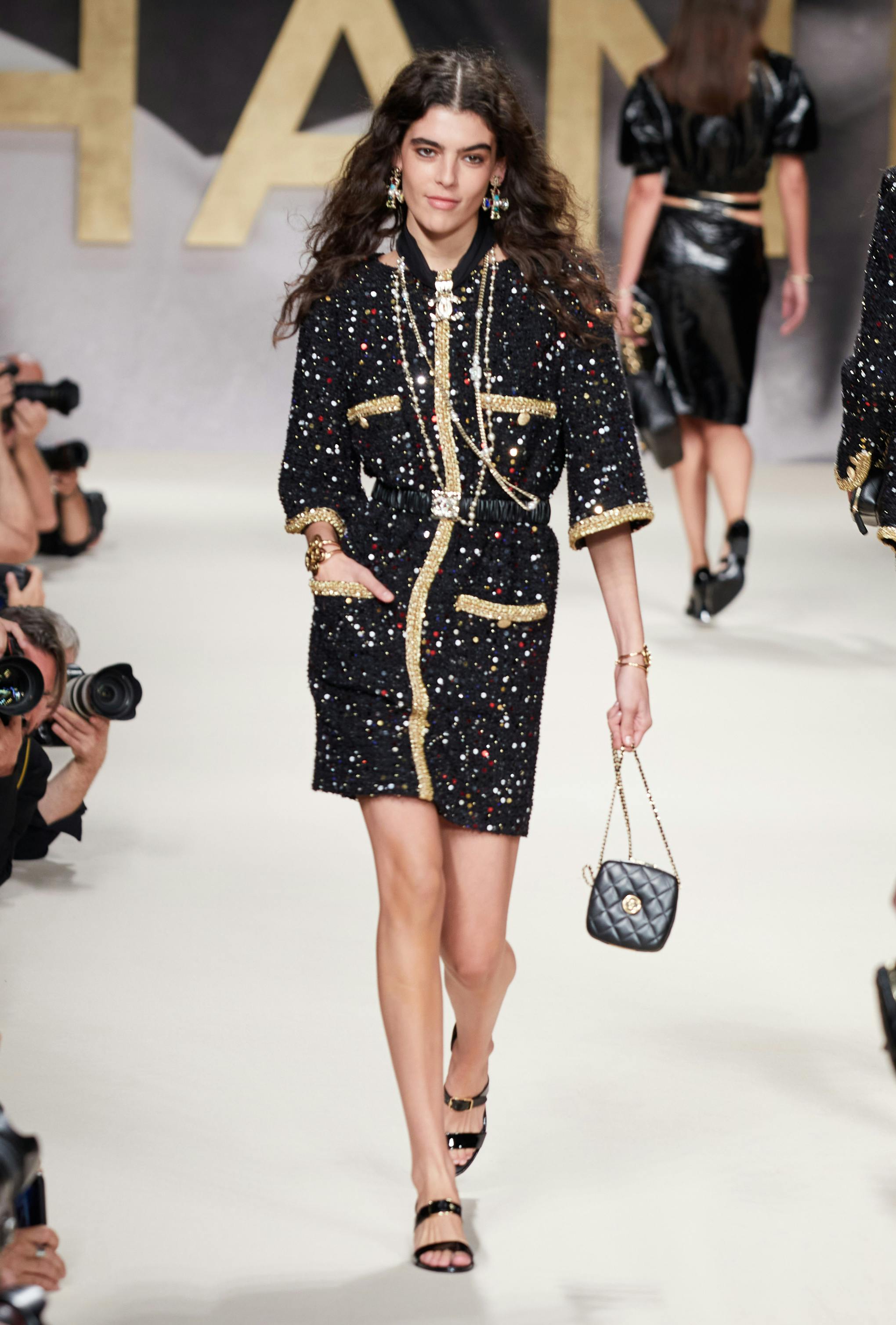 Every Look from Chanel Spring/Summer 2022 Collection — Chanel Runway PFW  Virginie Viard