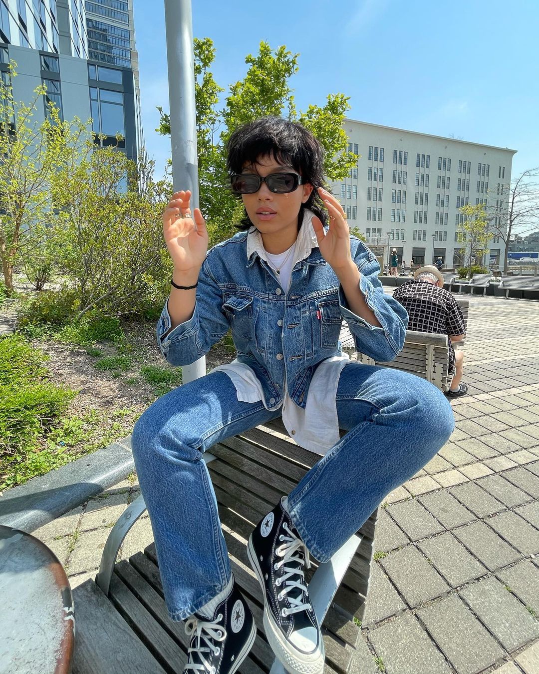 How to Style Baggy Jeans