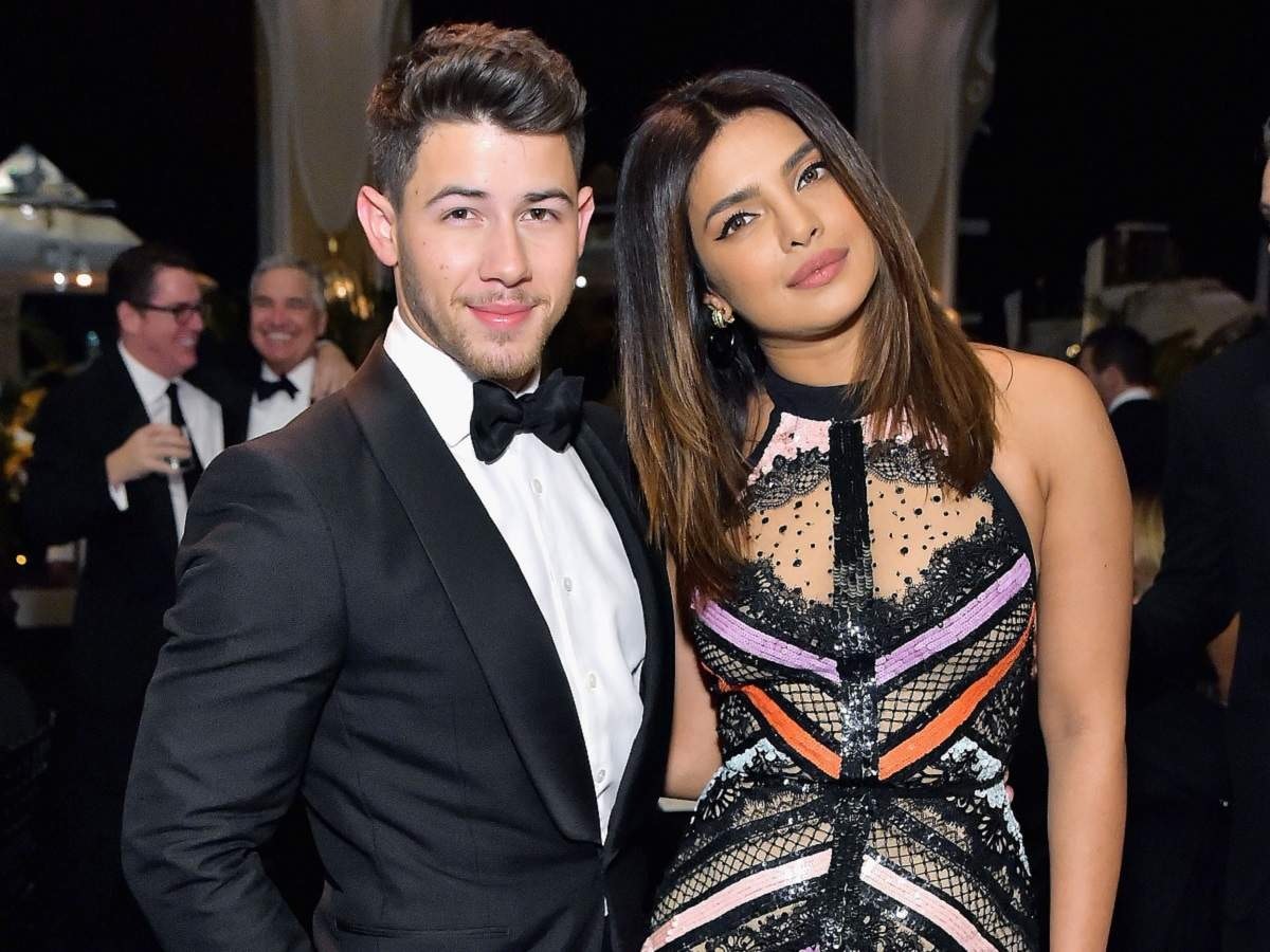Nick Jonas And Priyanka Chopra Celebrate Diwali — Priyanka Chopra Diwali India Holiday