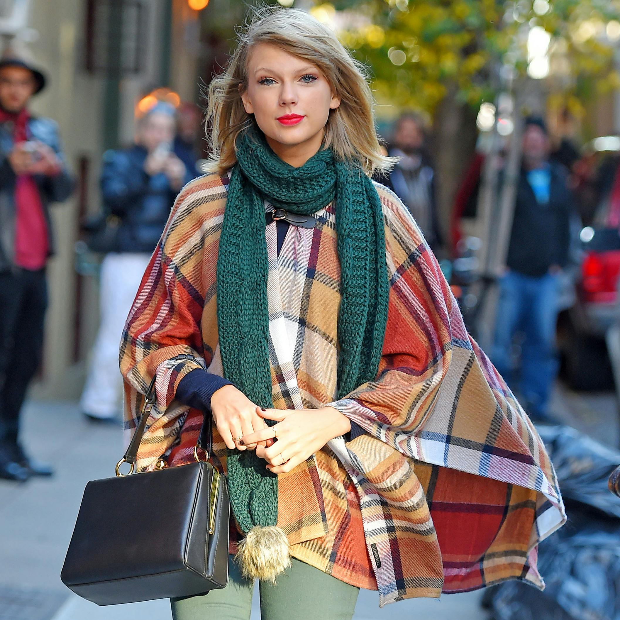 A Taylor Swift Approved Guide To Fall Fashion Taylor Swift Autumn Red Taylor S Version