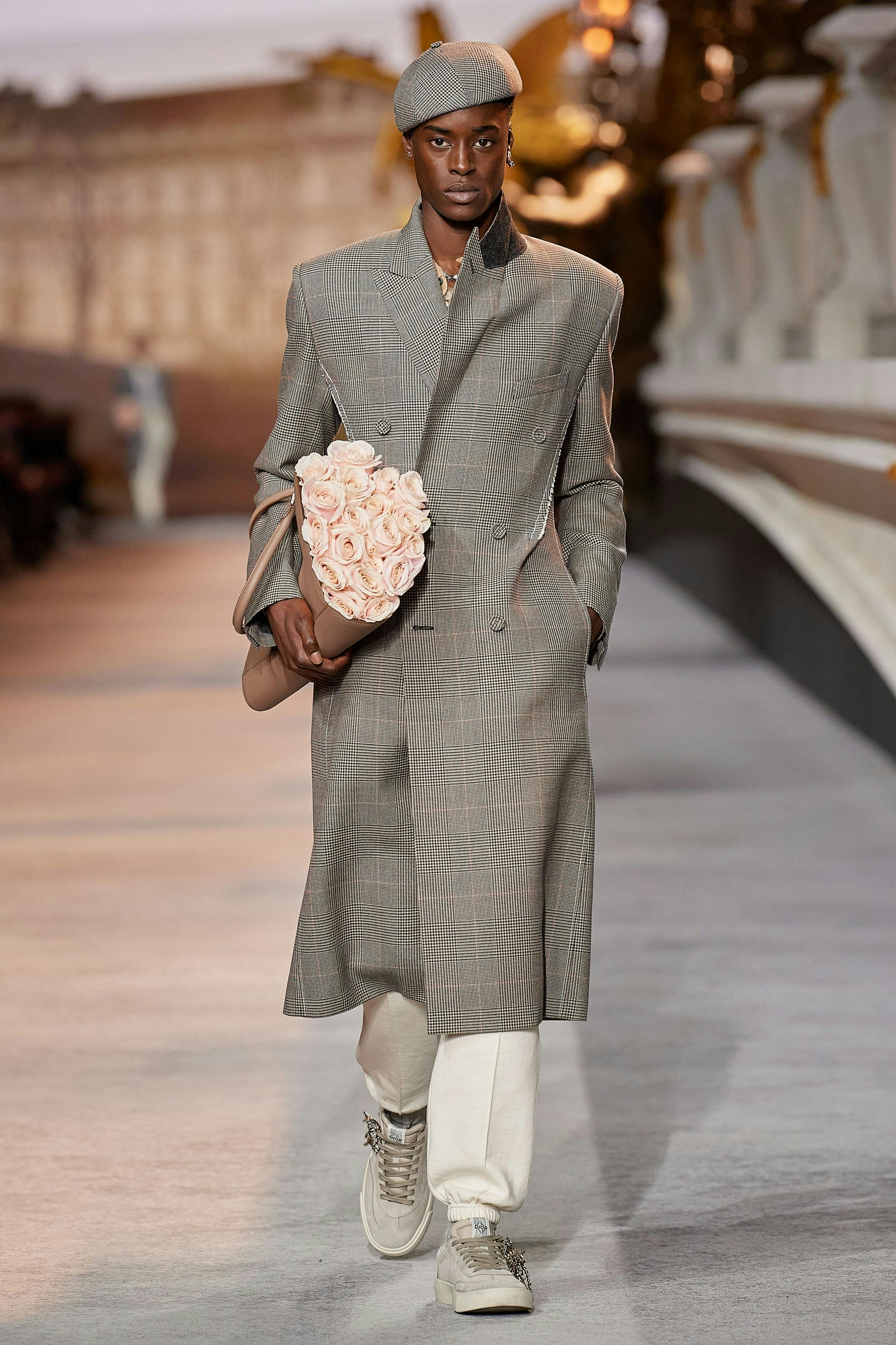 Louis Vuitton Fall 2022 Paris Fashion Week Collection Review