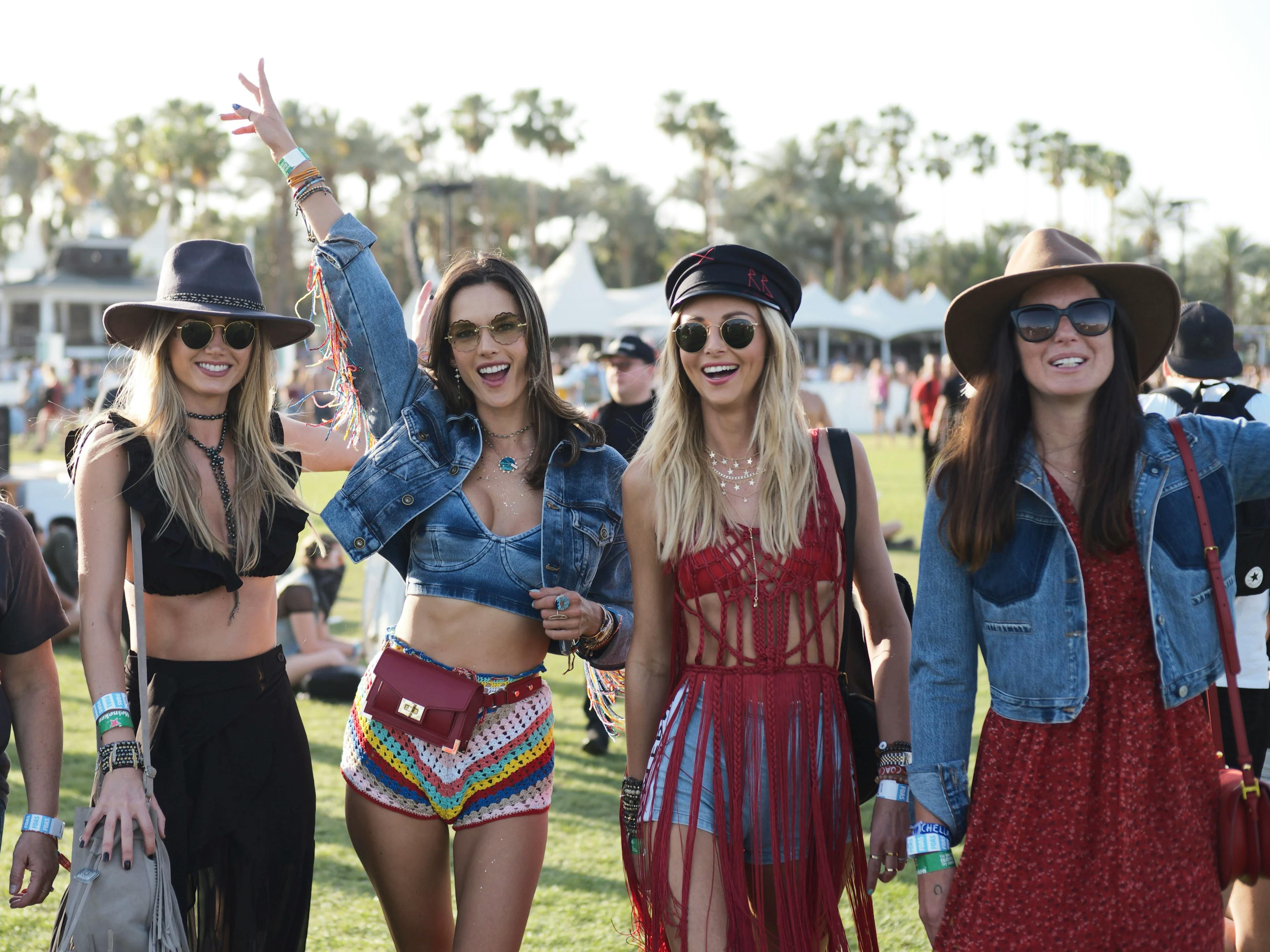 History of Hippie Fashion at Music Festivals — Coachella 2022 Fashion  Outfits Woodstock