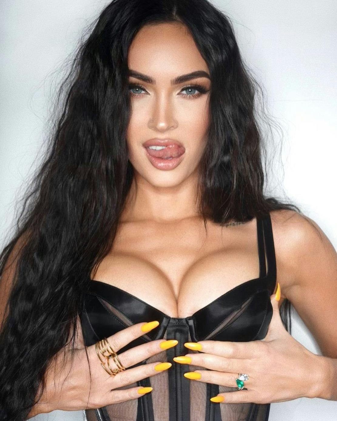 guisante dramático Radioactivo Megan Fox's Sexiest Looks