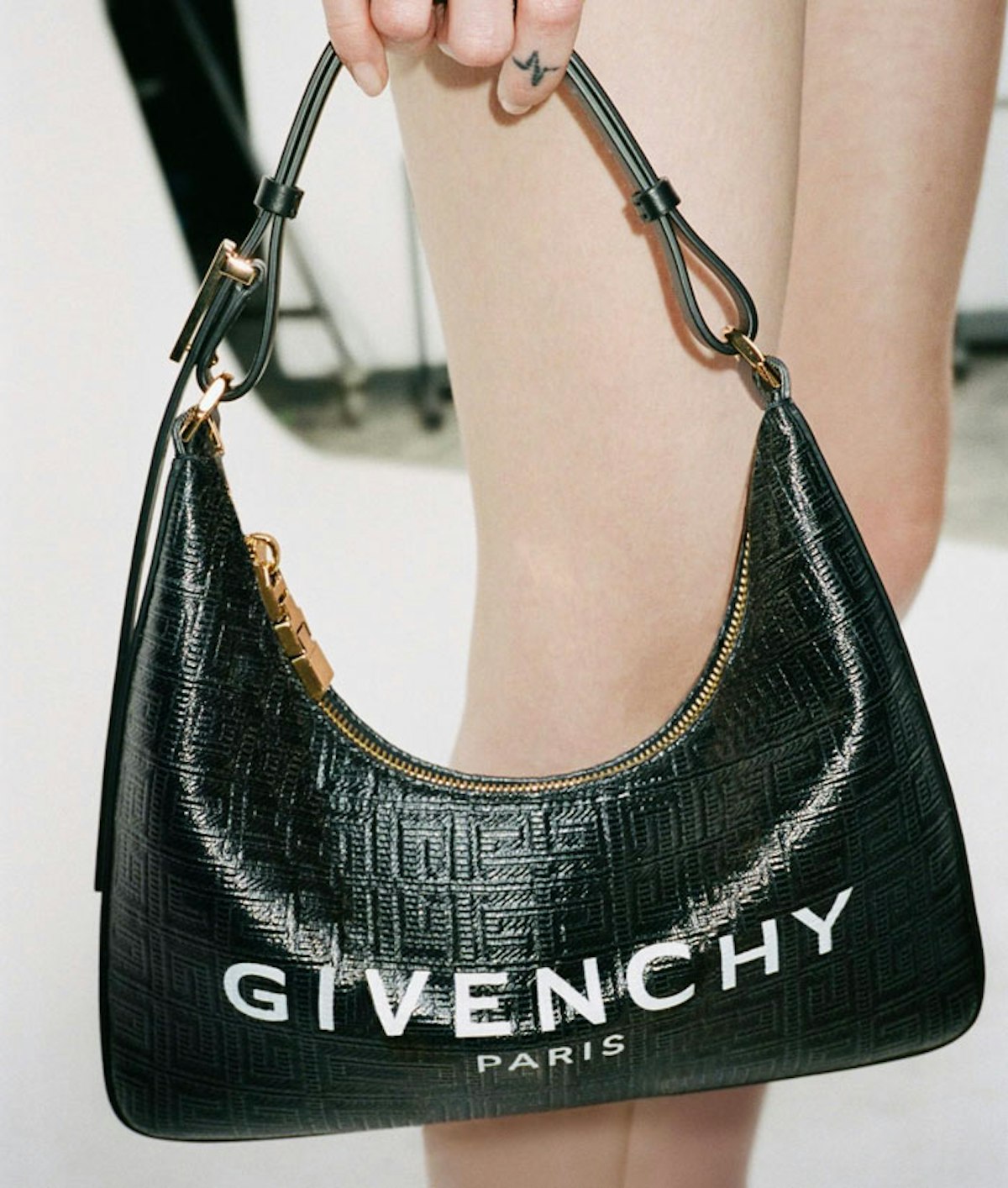 Hobo Bags to Shop Now — Hobo Bag Trend Fall Fashion 2000s Y2K Style