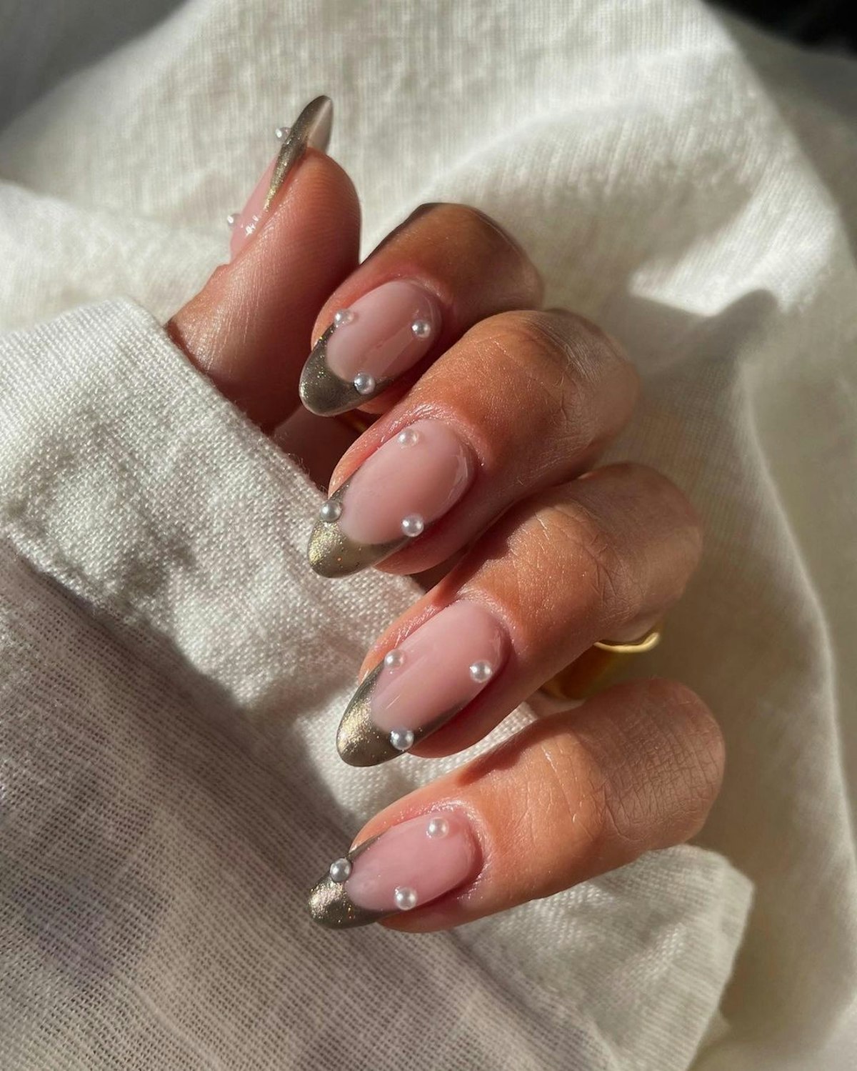 Winter 2022 Nail Trends — Sweater Nails Glazed Donut Pearls