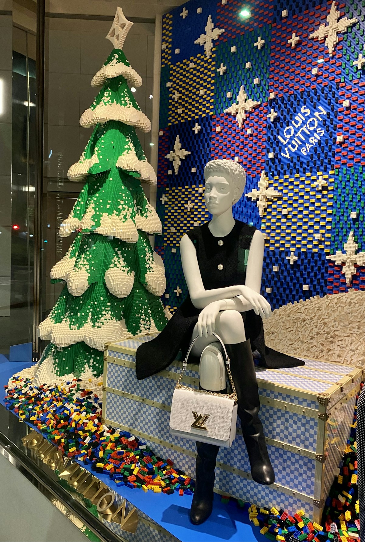 What to Do in NYC For the Holidays — Luxury Louis Vuitton Swarovski Pop Up  Christmas