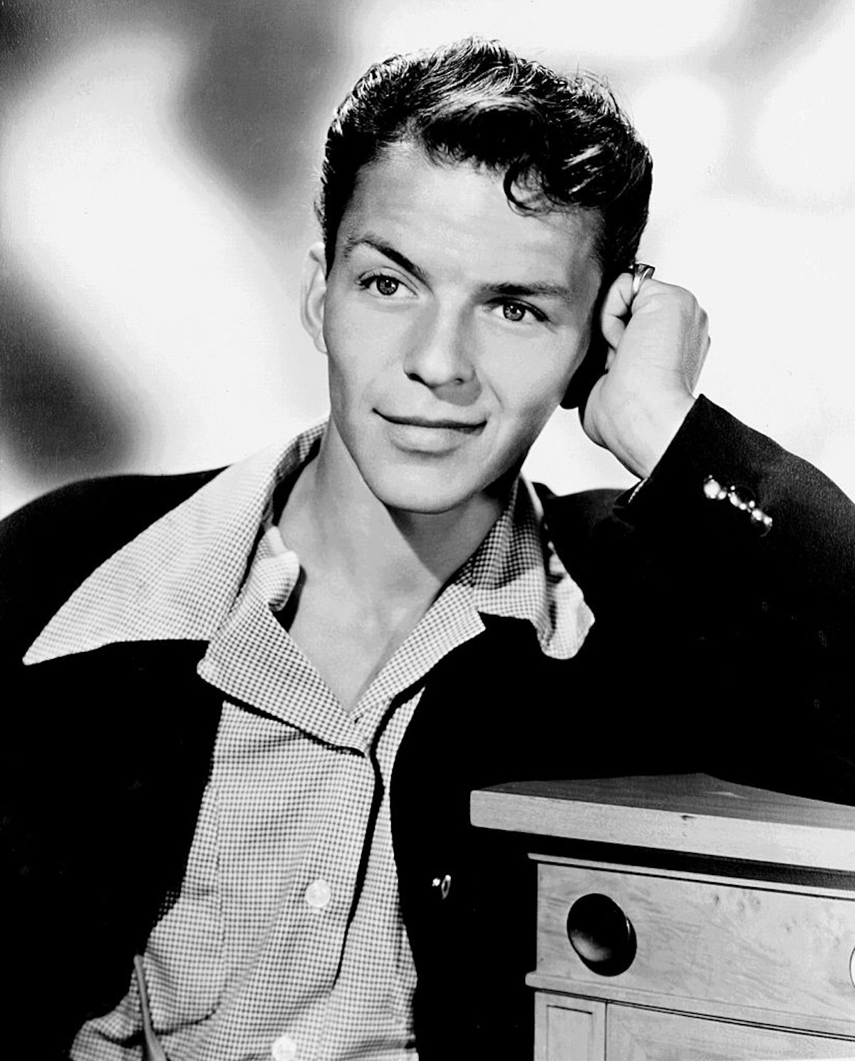 Young Photos of Frank Sinatra — Musician Jazz Actor Hollywood Glamor ...
