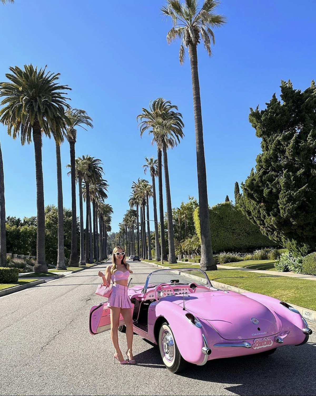 Corra no estilo Malibu com carros temáticos gratuitos da Barbie em