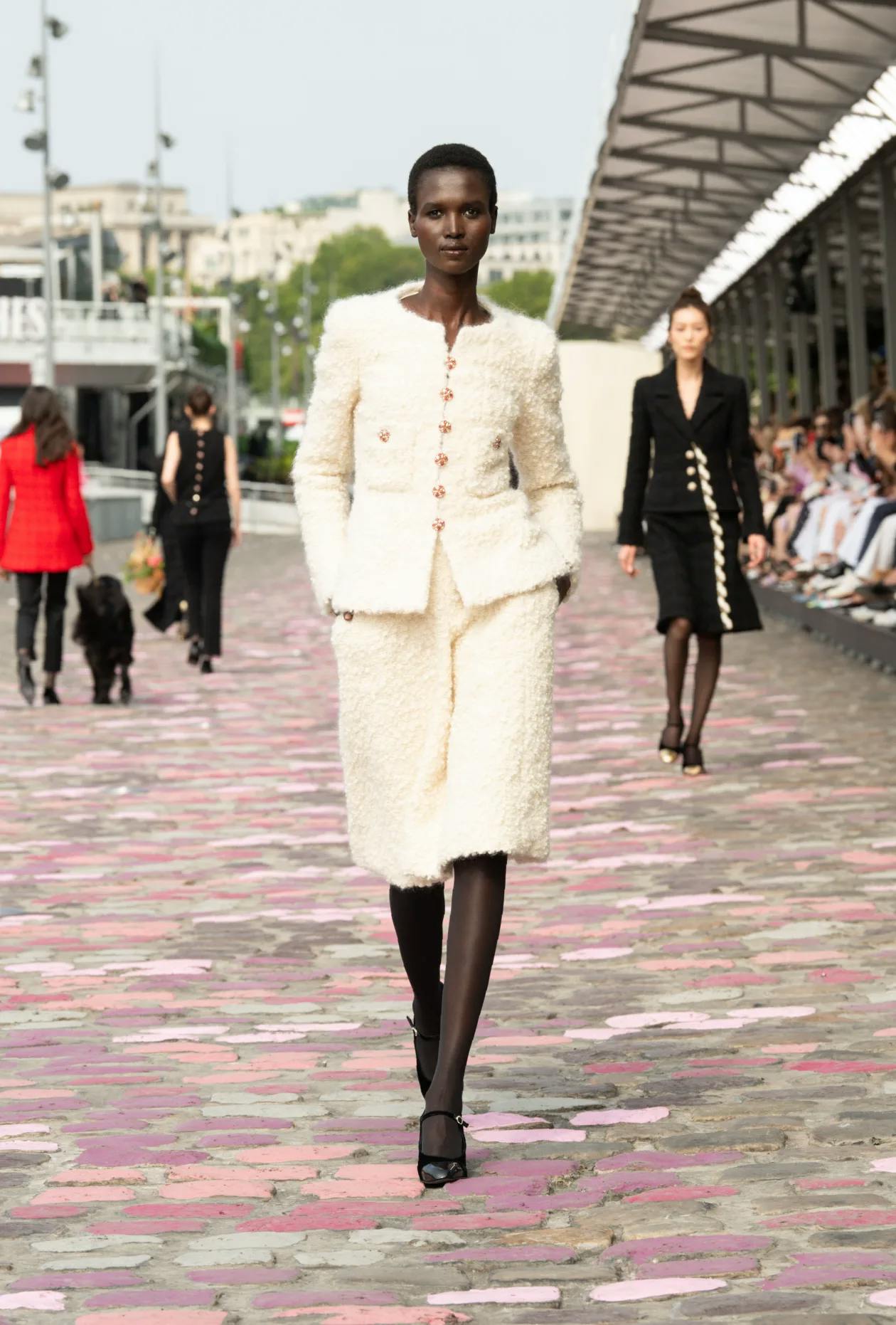 At Chanel Couture Fall 2023, a Tribute to French Girl Style