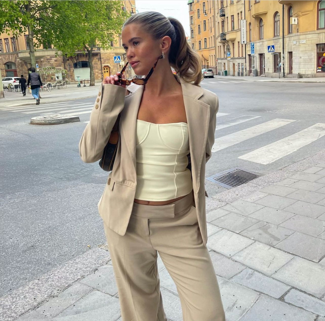 A lookbook of outfit ideas for the last month of summer
