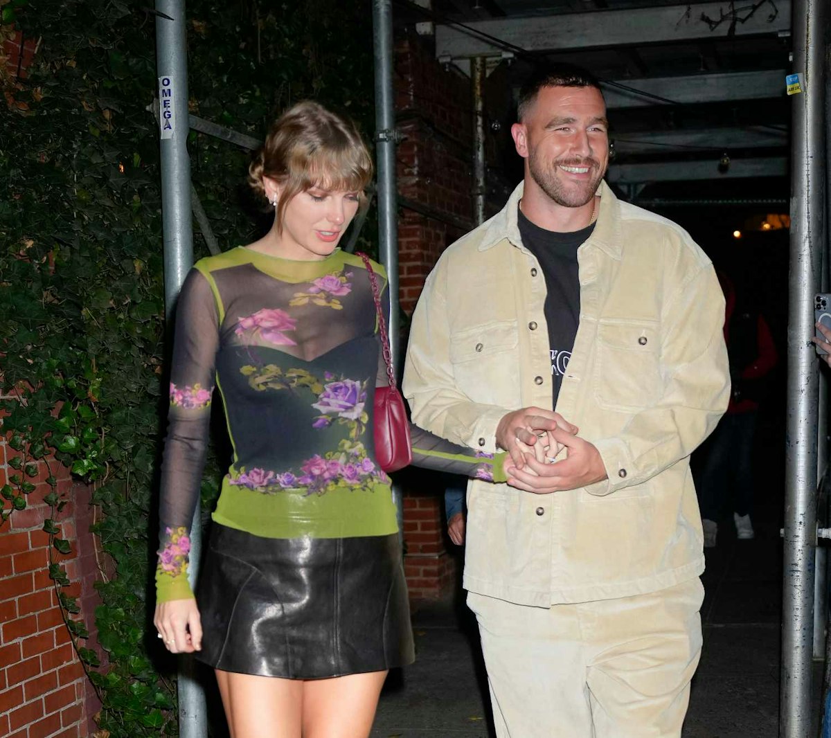 Travis kelce s stylist debunks viral taylor swift curtain pants theory