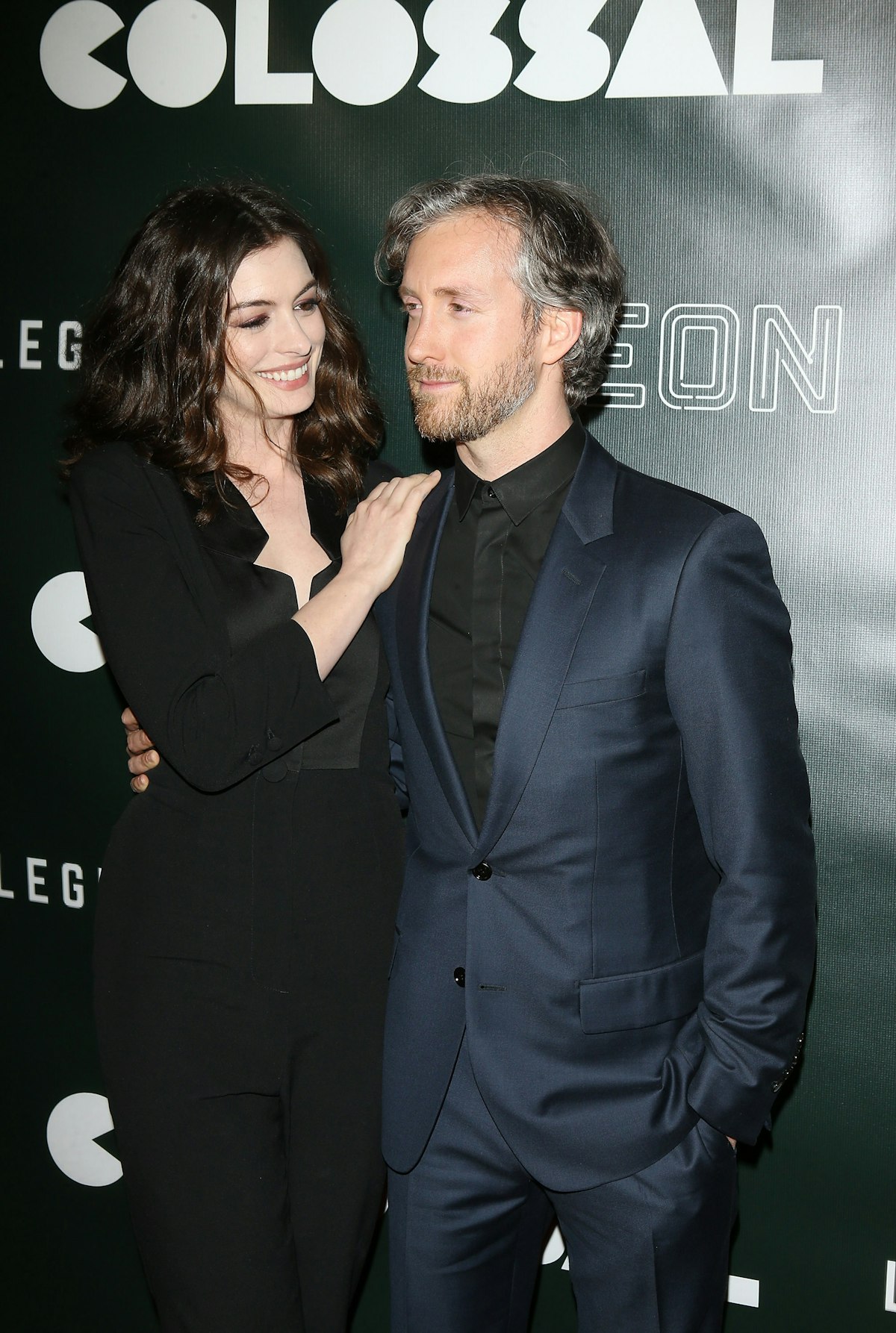 Anne Hathaway's Complete Relationship History — Anne Hathaway Husband