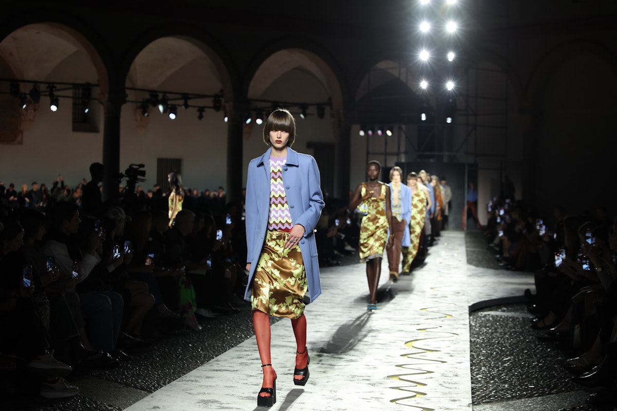 Versace Spring/Summer 2025: Blending Elegance With a Playful Edge