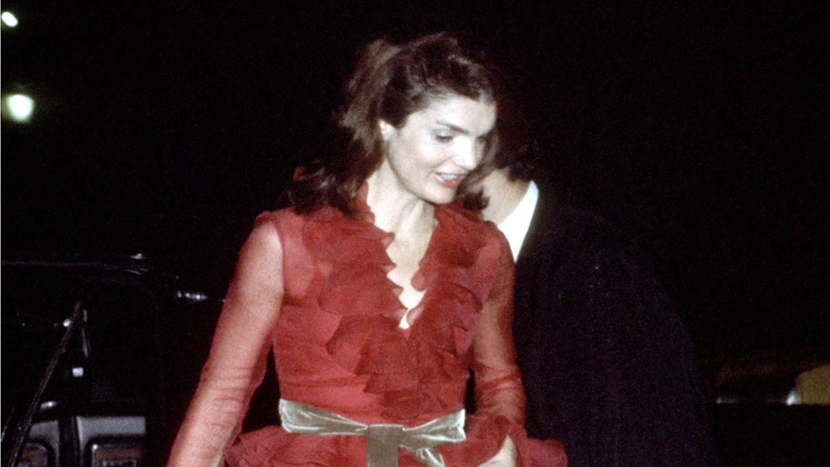 jackie kennedy red dress Jackie Kennedy Onassis' Red, Boho-Chic Dress in 1970 Iconic American Style, Valentino