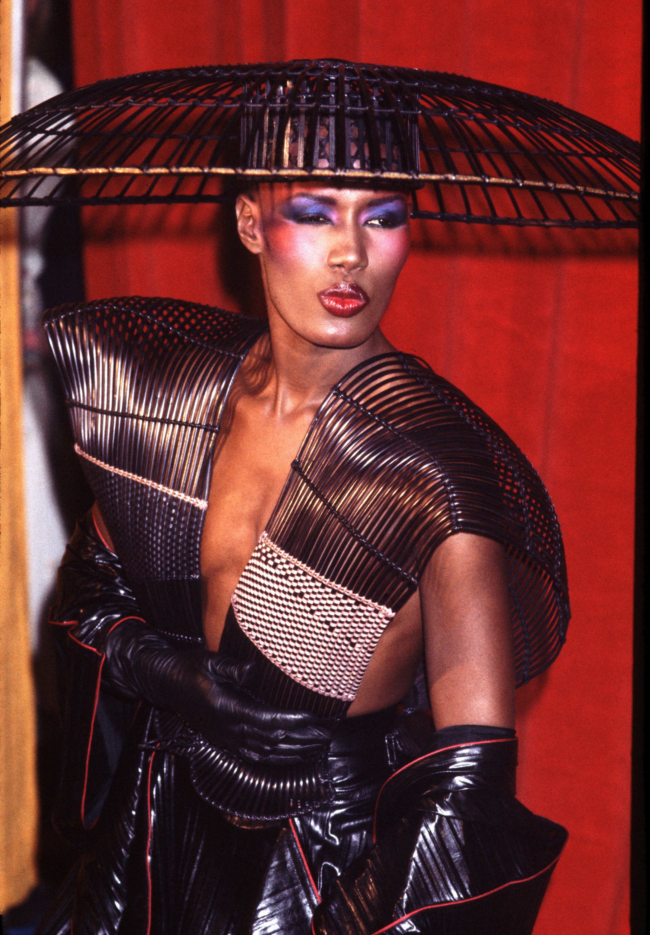 LD Grace Jones – State Of Grace Grace Jones' Dramatic Leather Issey Miyake Look at the 1983 Grammys