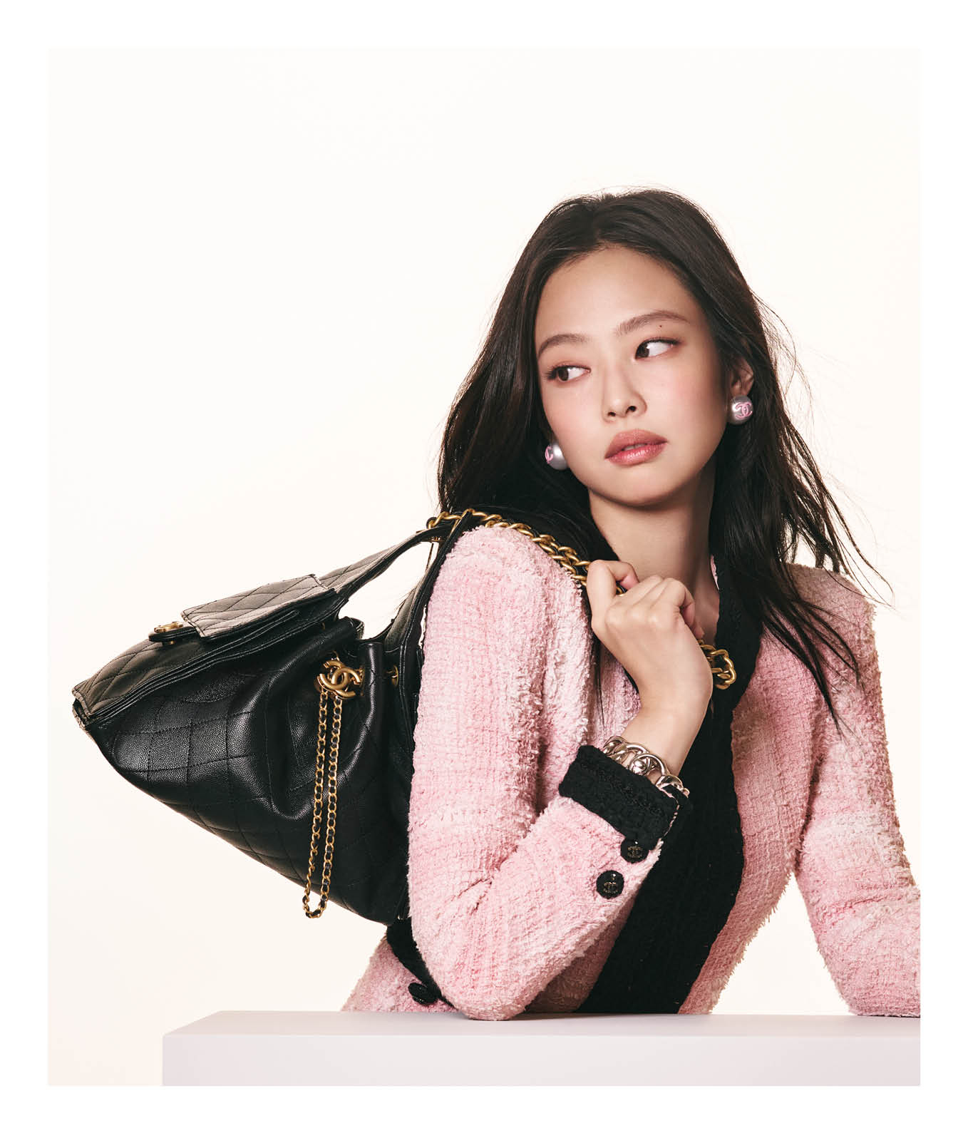 【BLACKPINK ジェニー着用♪】CHANEL ラージ ホーボー バッグ BLACKPINK ジェニー着用♪】CHANEL ラージ ホーボー バッグ