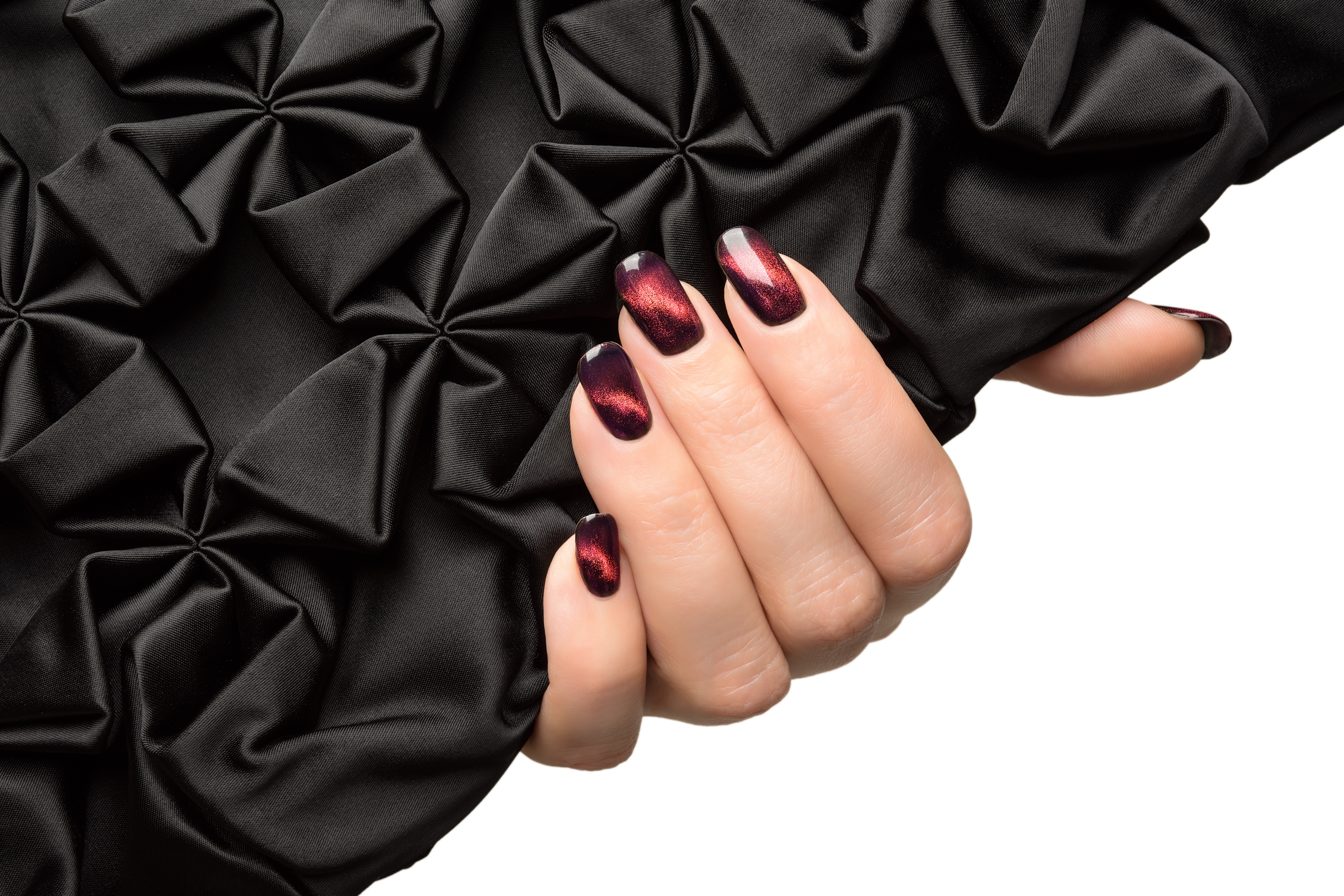 Cat Eye Nails Are the Manicure Trend Taking Over 2025. See the Special Polishes You Need