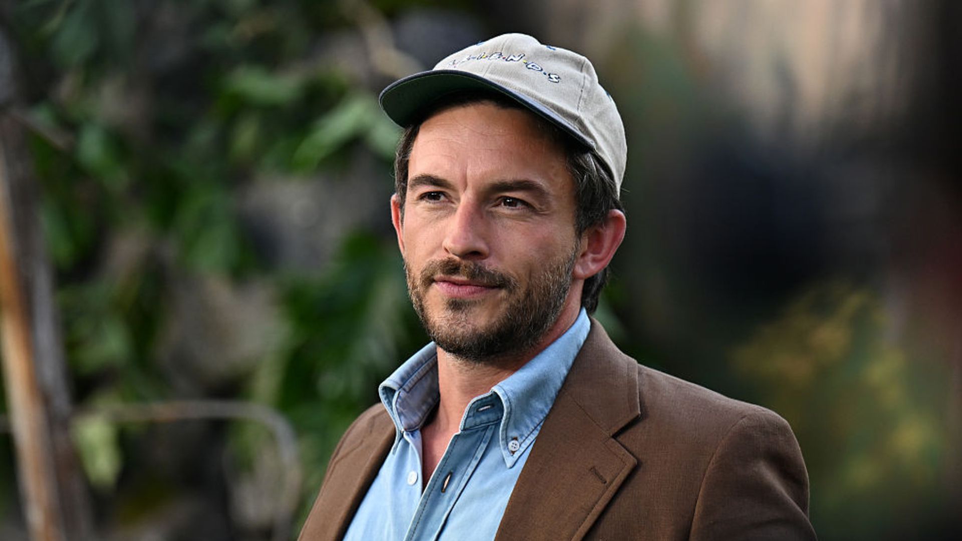 Jonathan Bailey Talks Breaking Barriers, His 'Jurassic' Role
