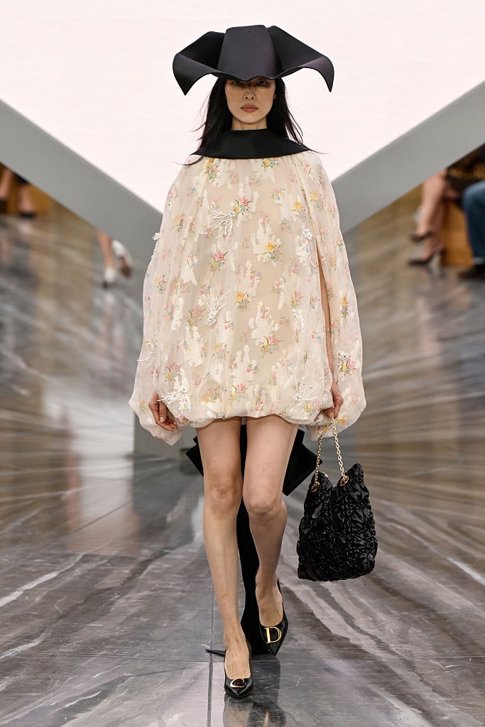 Tas Tangan Baru yang Mendefinisikan Hari-Hari Awal Jonathan Anderson Di Dior