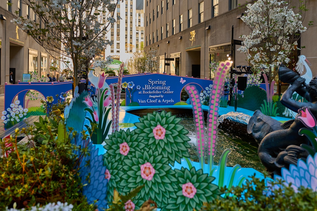 Van Cleef & Arpels Brings &ldquo;Spring Is Blooming&rdquo; Back to Rockefeller Center