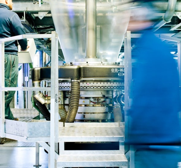 Blown extrusion Blown extrusion