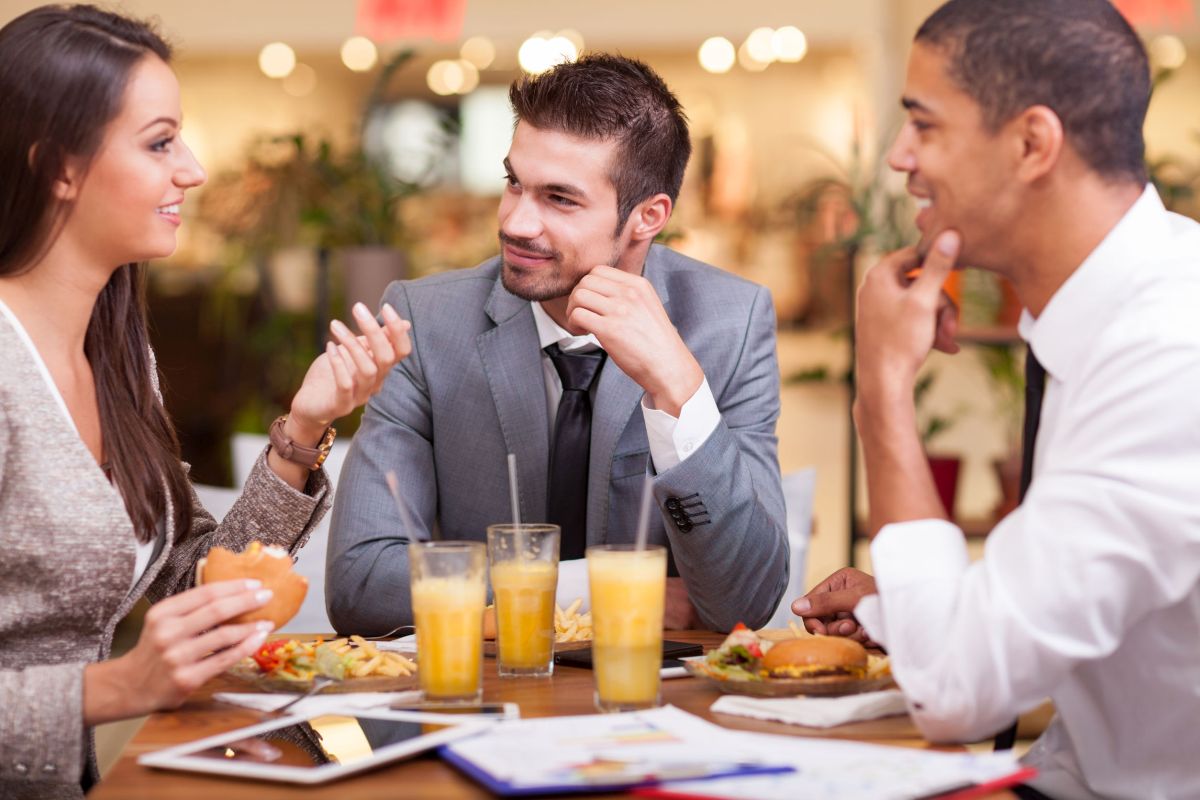 Business people enjoy in lunch at restaurant|Businessmen Cityscape Handshake Partnership Concept|Businessman in teamwork concept with cogwheels