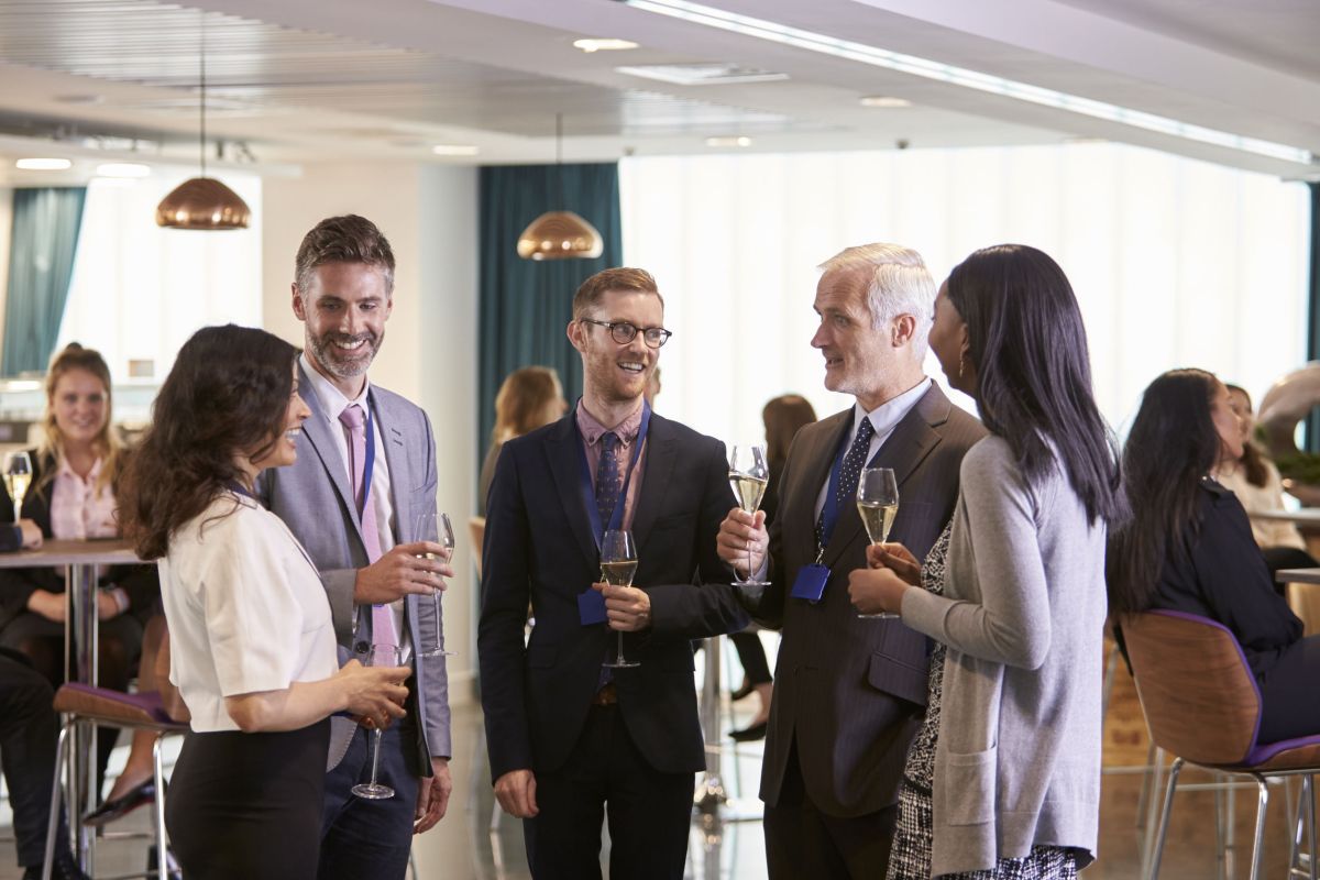 delegates networking at conference drinks reception|Business team discussing together plans|speaking