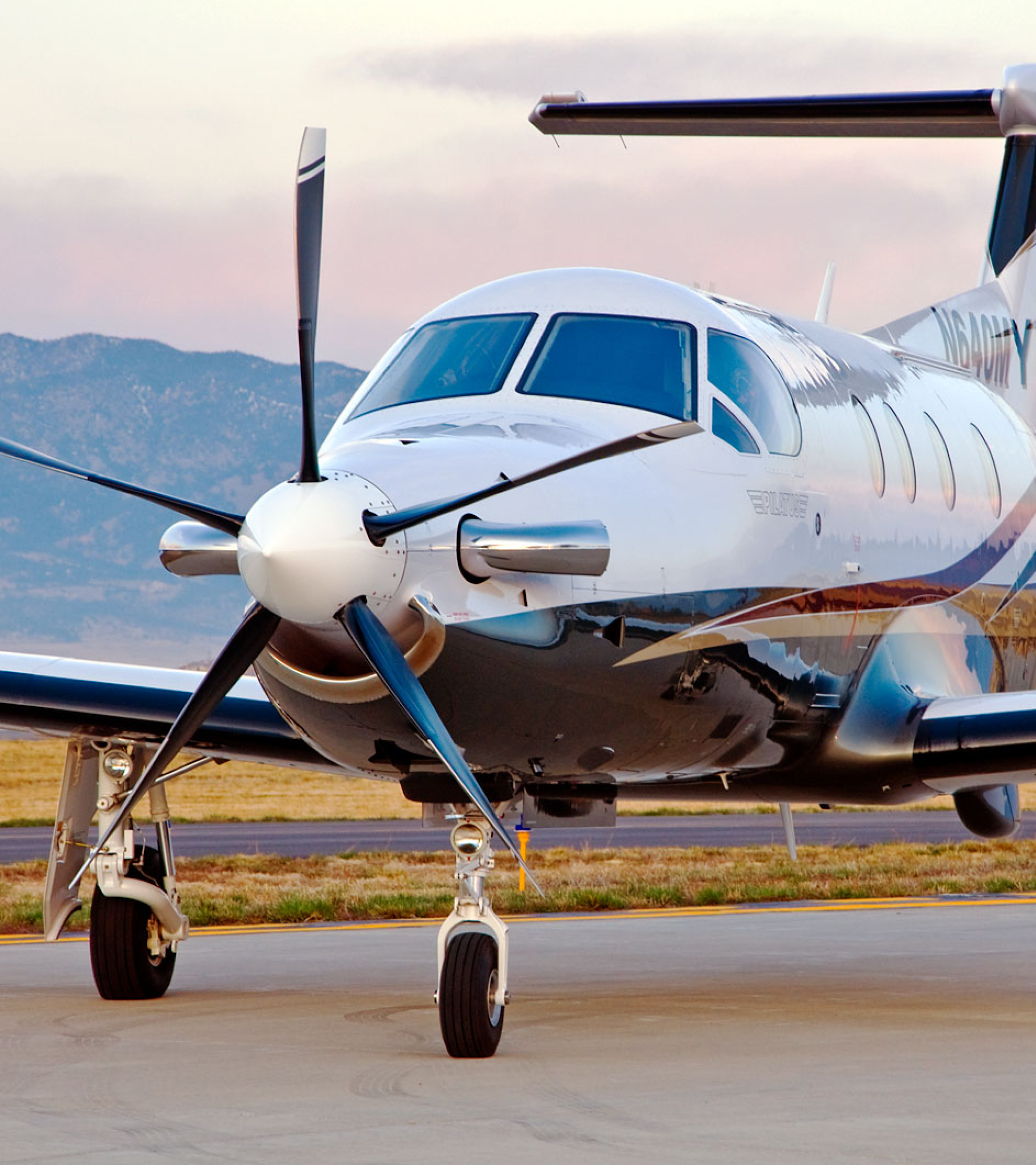 https://www.datocms-assets.com/40358/1612271012-private-jet.png