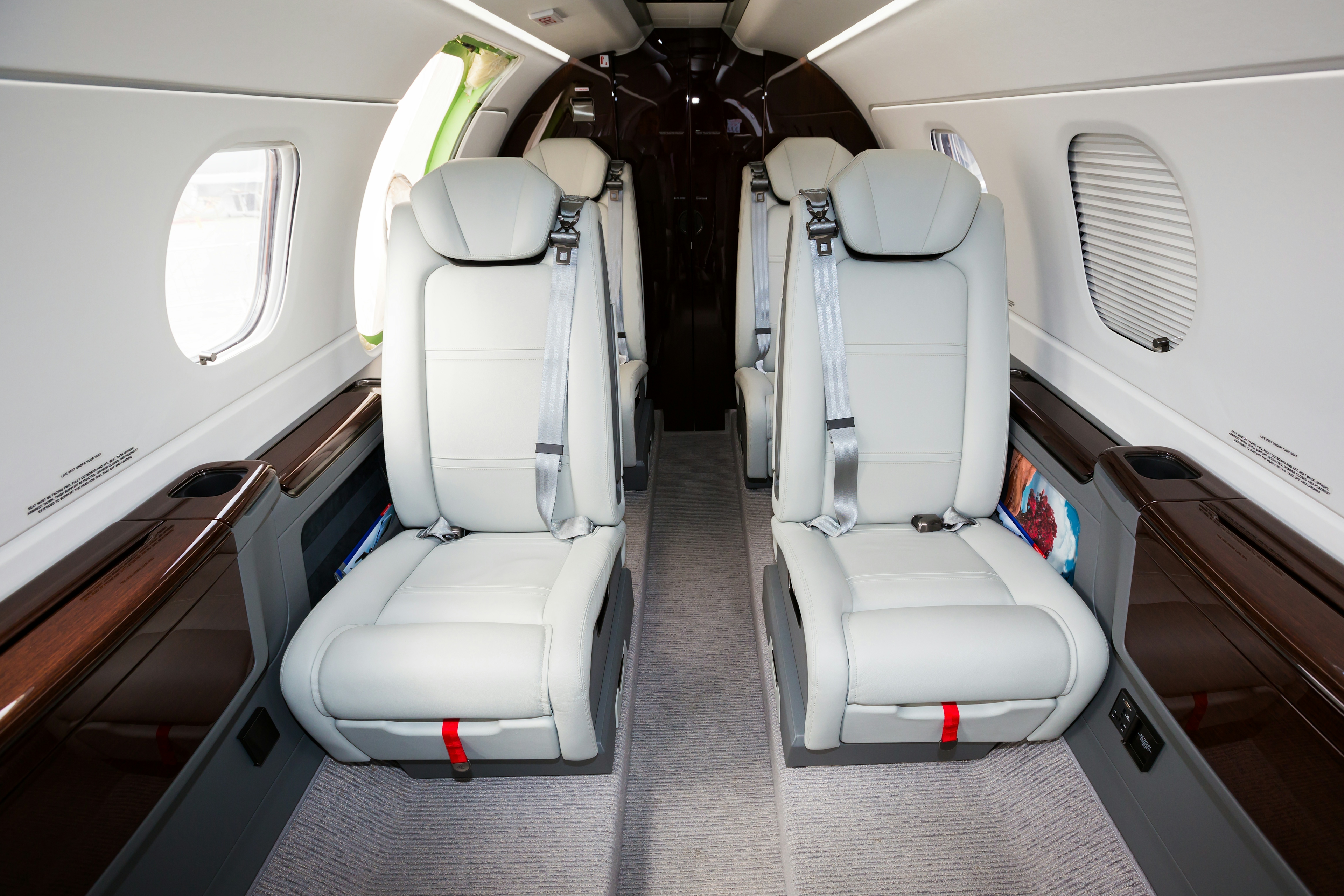 https://www.datocms-assets.com/40358/1647618103-private-jet-interior-2.jpg
