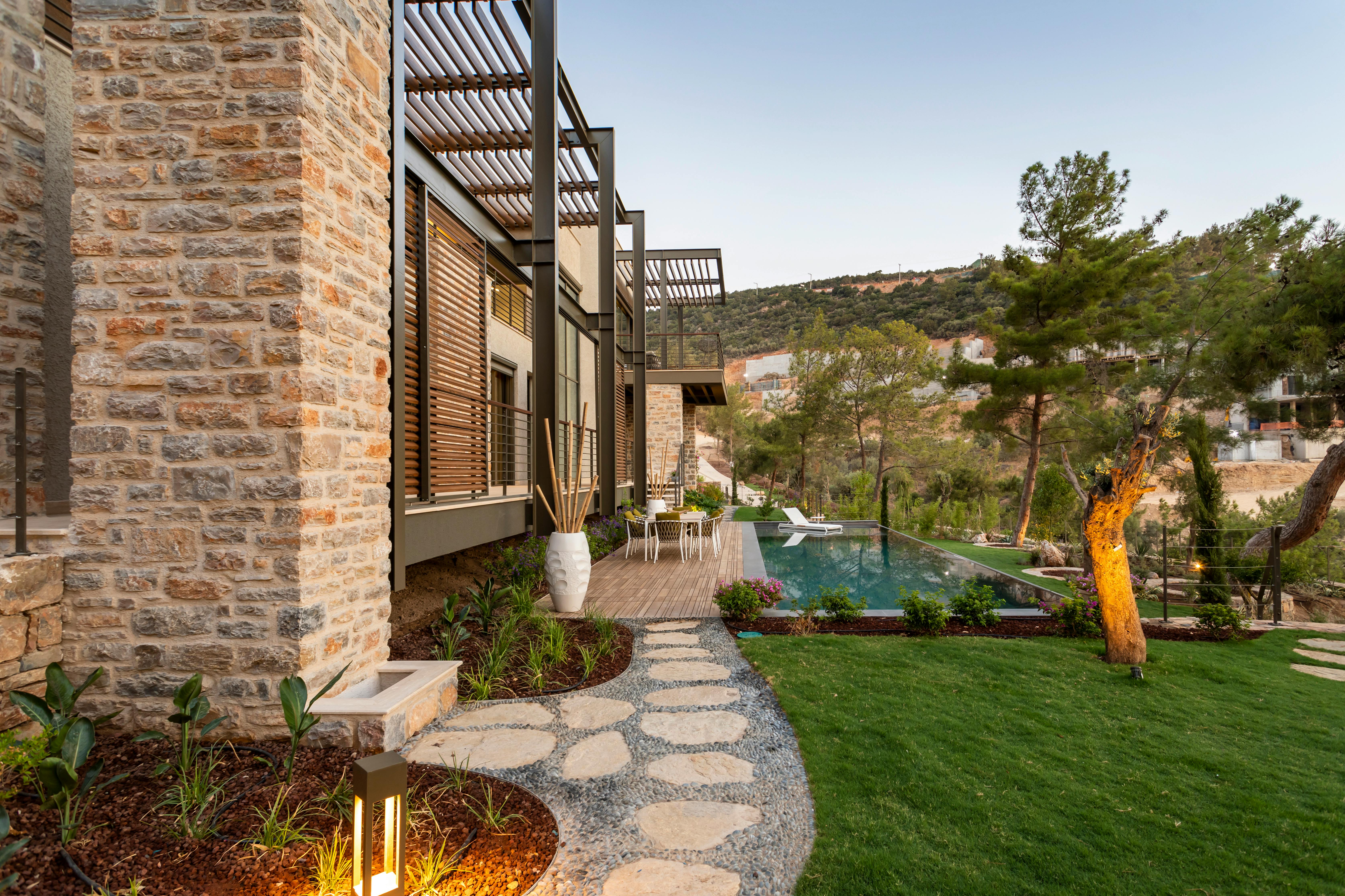 https://www.datocms-assets.com/40358/1779792383-pexels-realtor-turkiye-575431660-16959786.jpg?auto=format&fit=crop&h=675&w=530