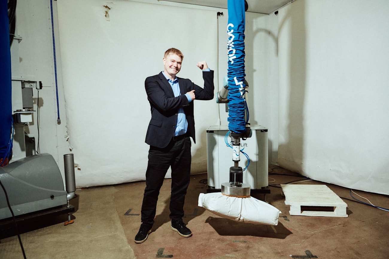 Cobot Lift re-thinks collaborative robot lifting applications with safe and flexible solutions for manufacturers 