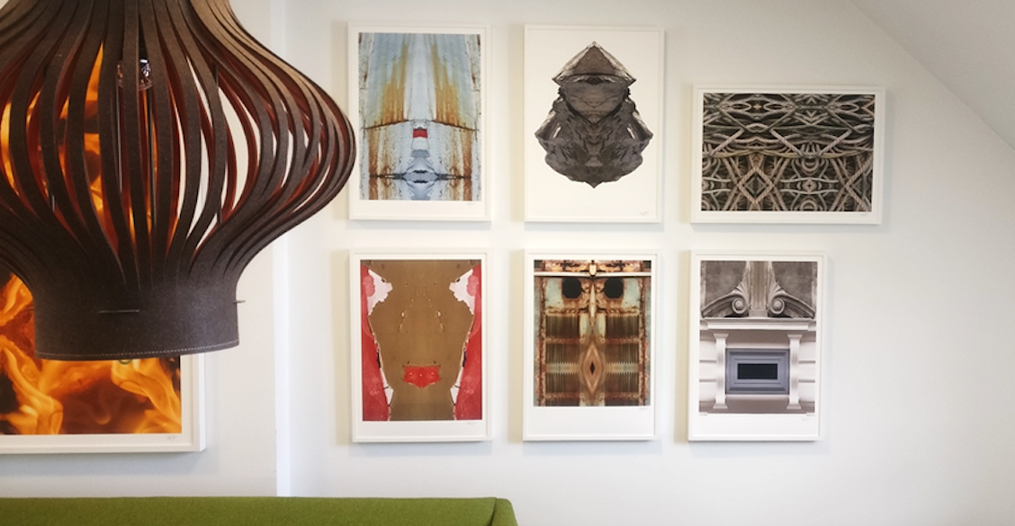 Den særlige kunststil på Økonomisk Institut distraherede til tider fra oplæggene. Da vi ikke fik taget billeder til selve begivenheden, vil et udvalg af Instituttets kunstværker i stedet udgøre denne artikels billedside.