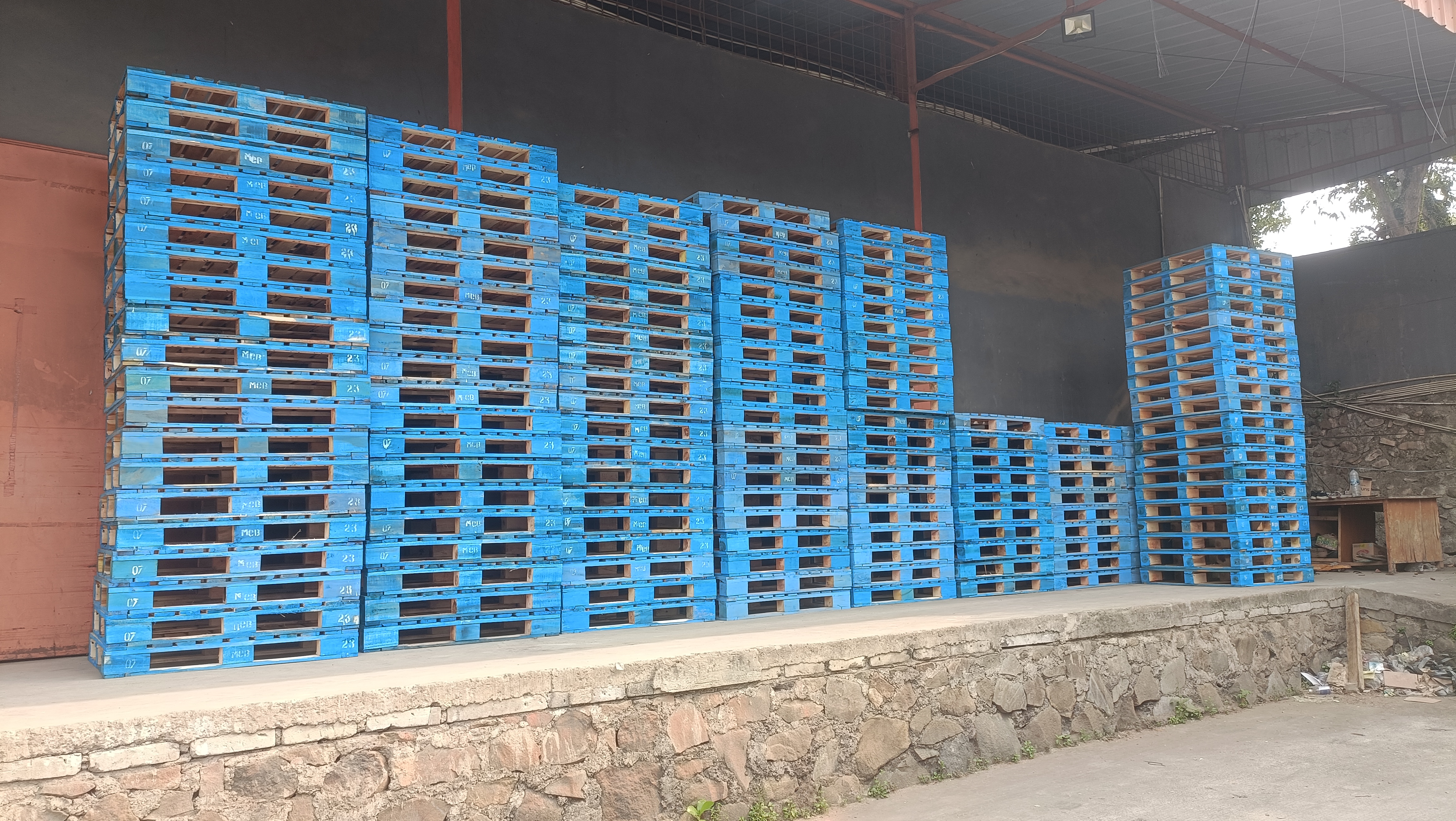 pallet kayu custom