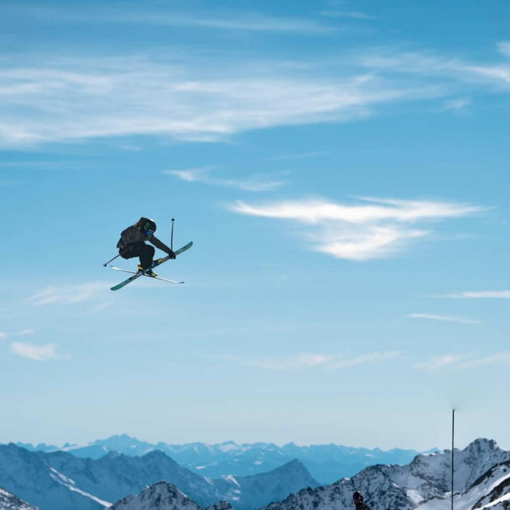 Sarah Hoefflin goes over jump on skis
