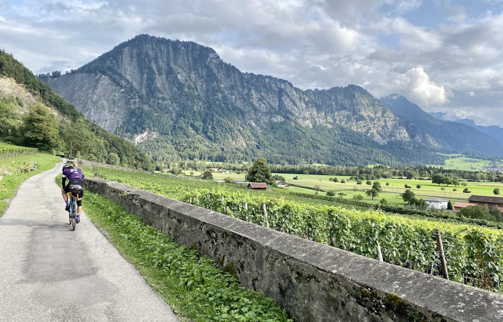 Bike for POW! Eine Fundraising-Velotour nach Montenegro