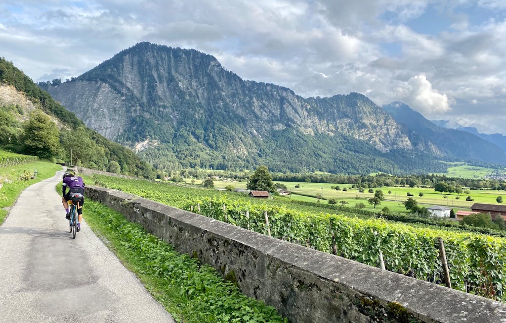 Bike for POW! Eine Fundraising-Velotour nach Montenegro