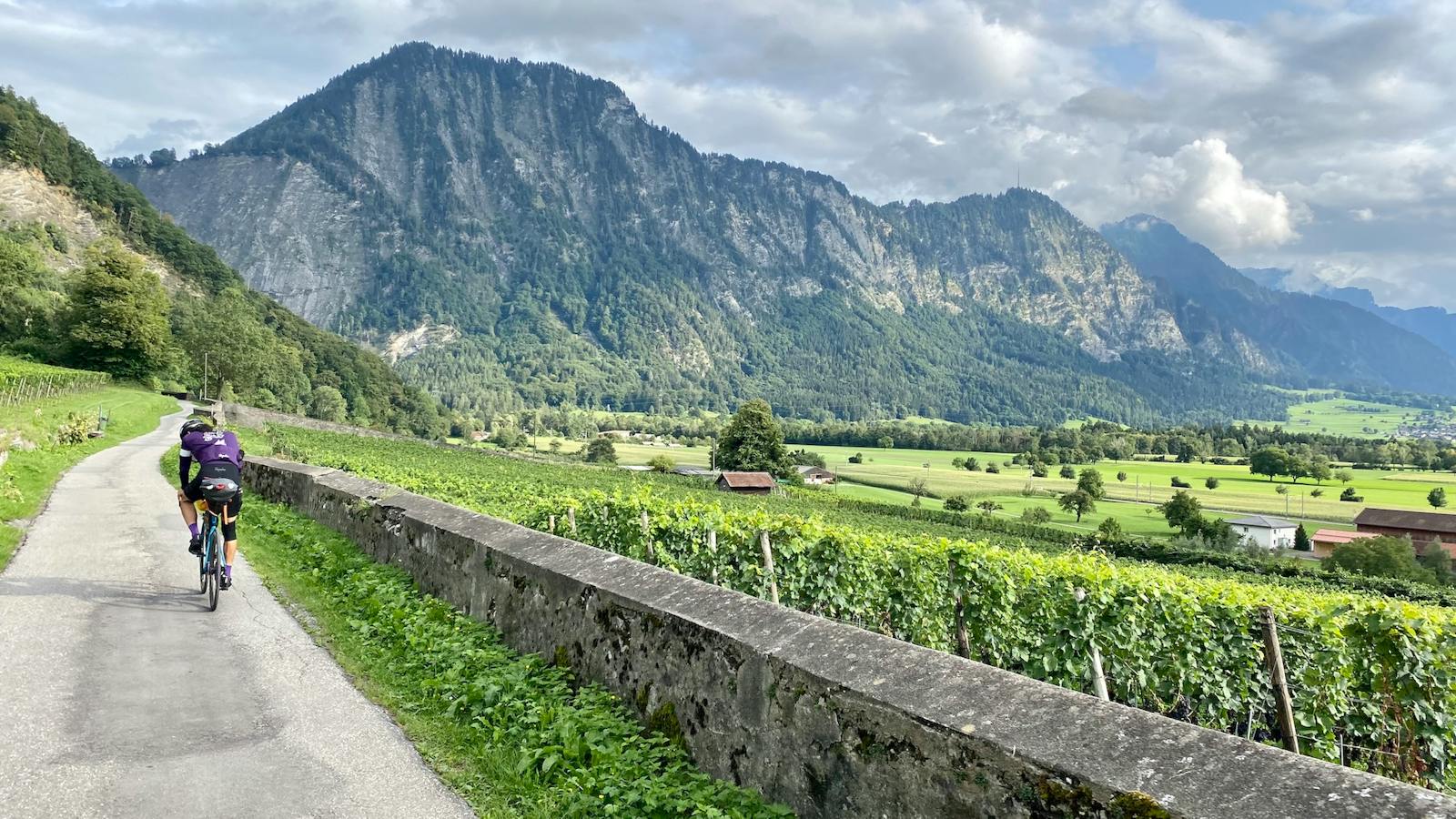 Bike for POW! Eine Fundraising-Velotour nach Montenegro