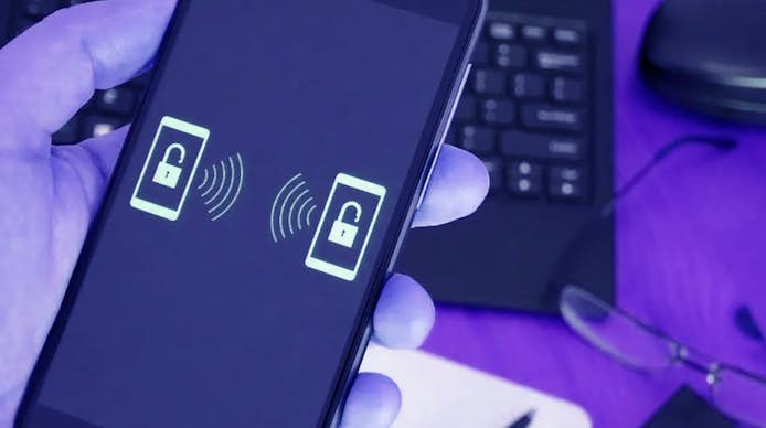 https://www.datocms-assets.com/41207/1623948278-phone.jpg
