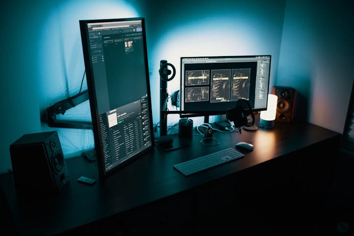 https://www.datocms-assets.com/41207/1628869567-pexels-josh-sorenson-1714208.jpg