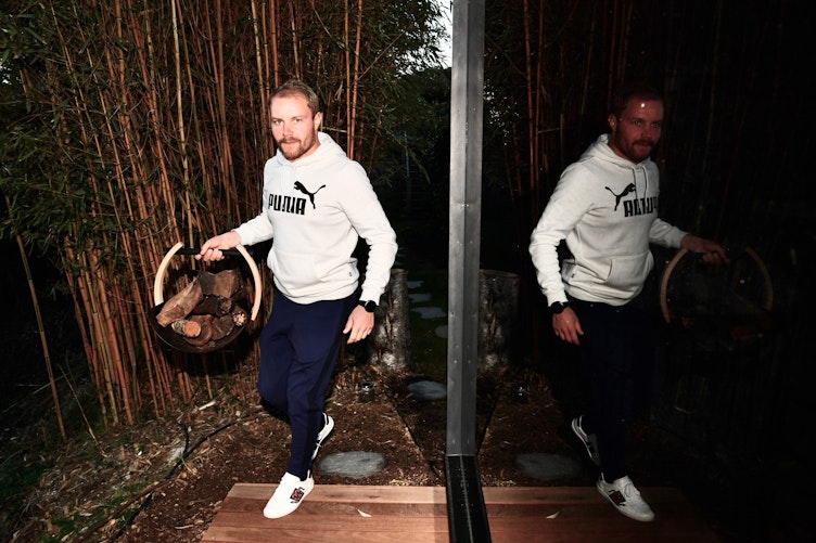 Valtteri Bottas heating the legend GreenFlame in his new outdoor sauna