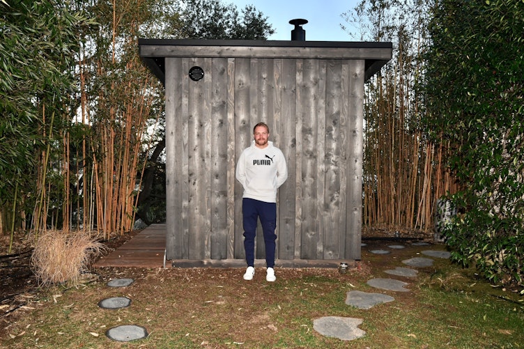 Valtteri Bottas enjoys his new outdoor sauna