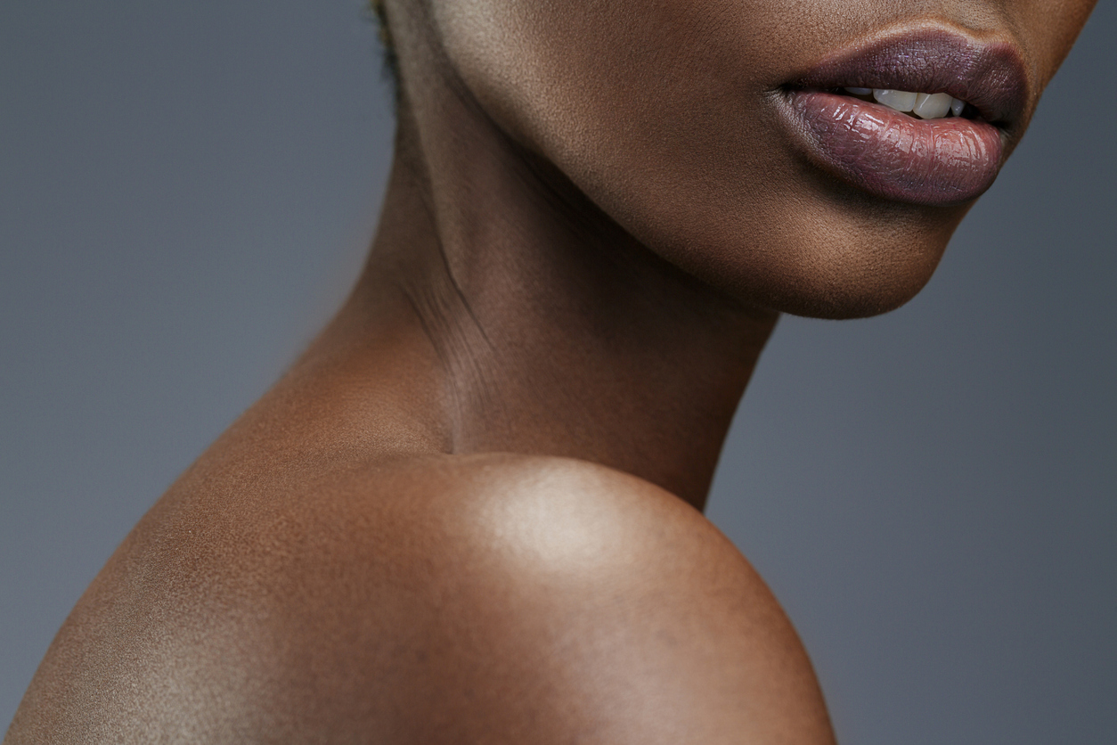 Rosen Cosmetic Surgery Blog | Erbium Laser Resurfacing for the Neck and Chest: How It Works & Why It’s Effective
