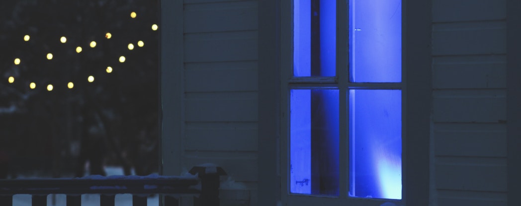 pencere ve mavi ışık