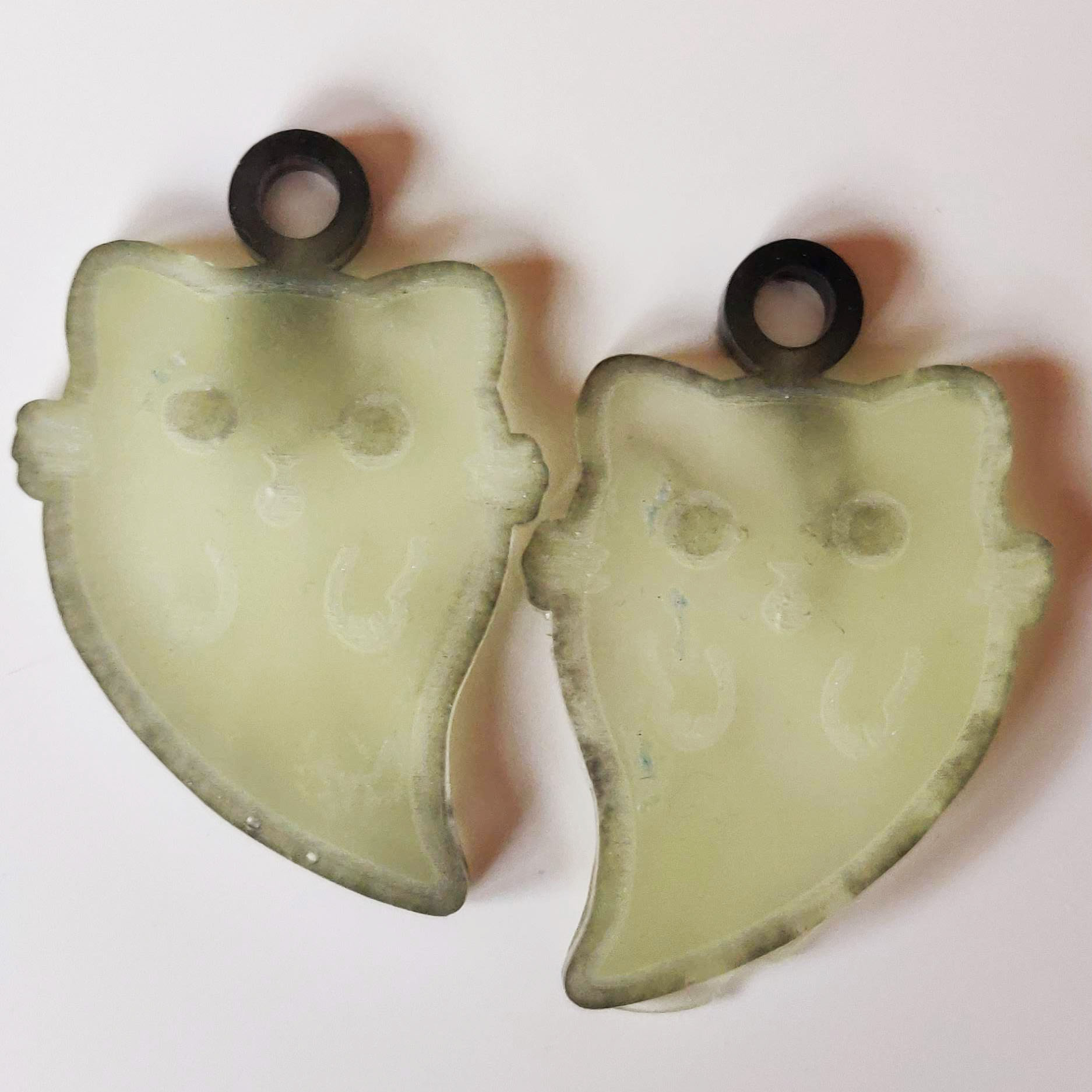 Resin, cat ghosts