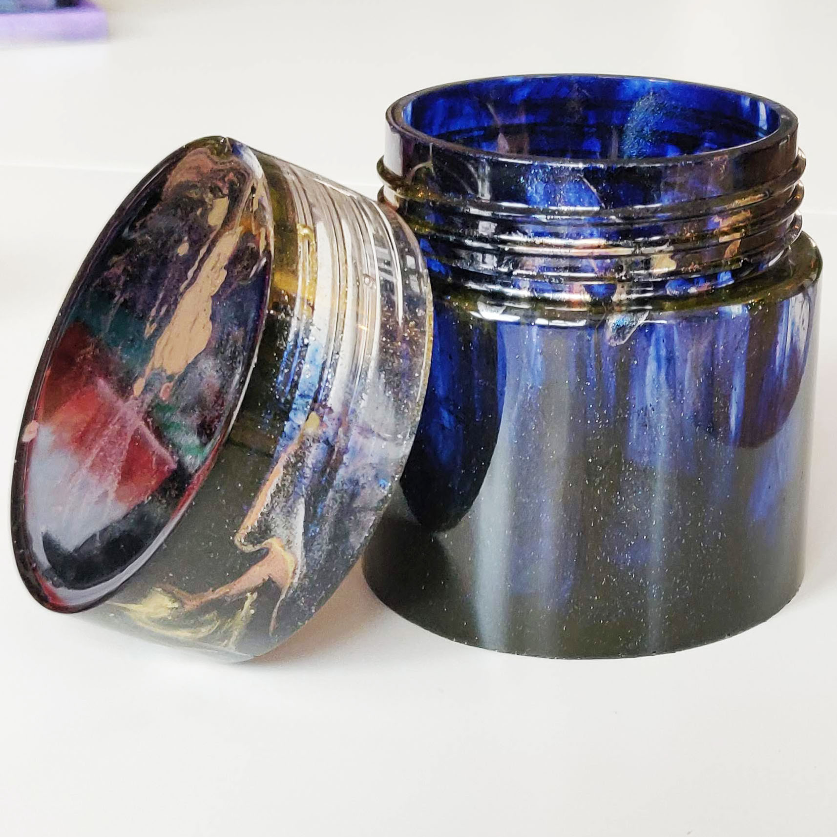 Resin jar