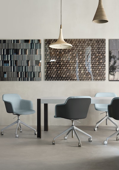 Deep Plastic Soft con scocca interna rivestita girevole Deep Soft girevole in ambiente casalingo