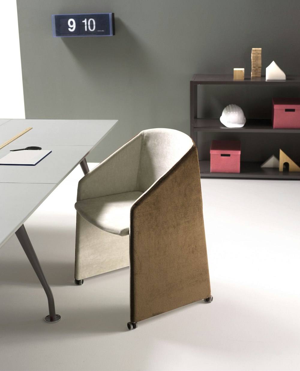 Foldable Hyaway tub chair without Tablet Hyway tub chair in a studio for hospitality