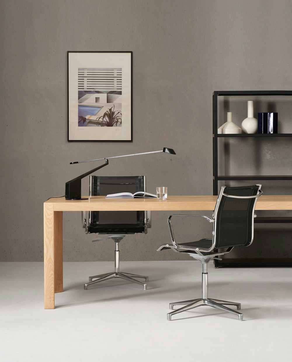 Season Net armchair with backrests of different heights Two Season Net armchairs in front with a desk in the centre