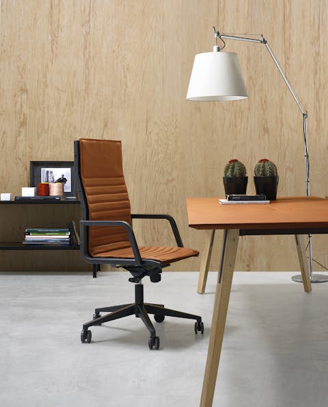 Word slim advanced executive chair Word slim armchair with chromed or painted high backrest